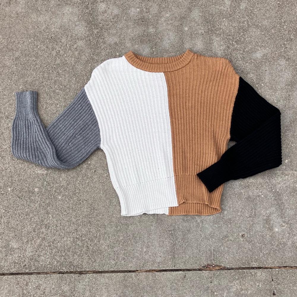 Cute color block sweatshirt from target. Never worn. Fall staple